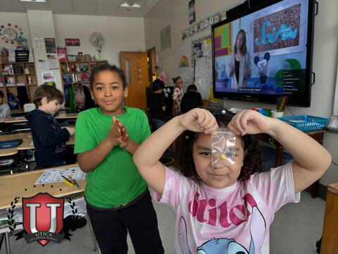 ရုပ်ပုံ ၆ ပုံ ၉