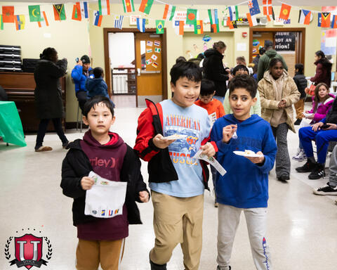 32 ਵਿੱਚੋਂ 16 ਚਿੱਤਰ