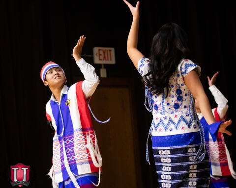 32 ਵਿੱਚੋਂ 25 ਚਿੱਤਰ