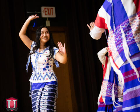 32 ਵਿੱਚੋਂ 26 ਚਿੱਤਰ