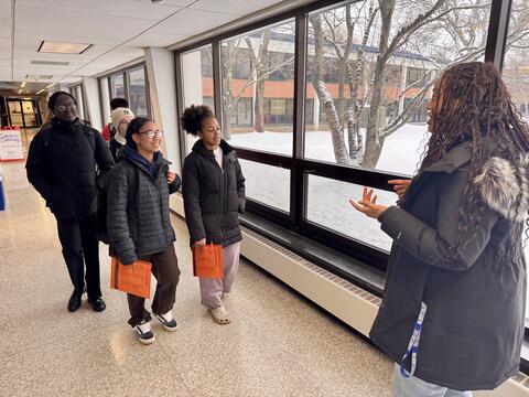 ຮູບພາບ 2 ຂອງ 3