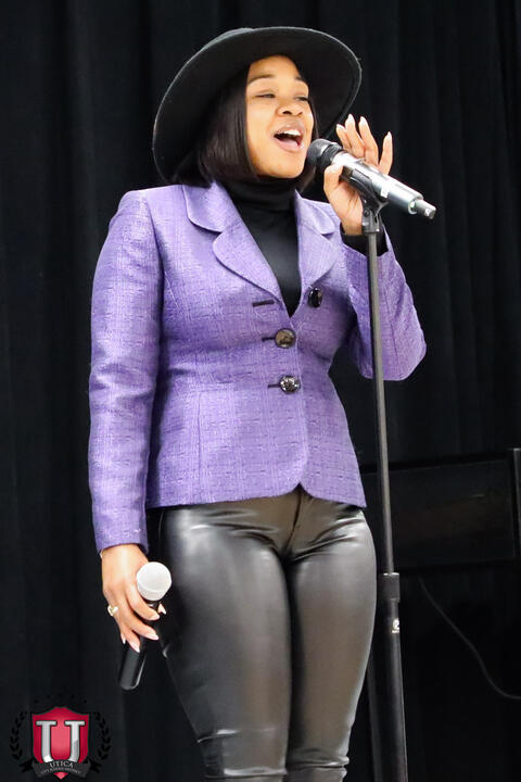 ຮູບ 2 ຂອງ 35