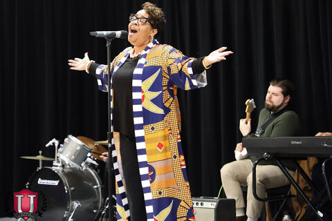 ຮູບ 11 ຂອງ 35