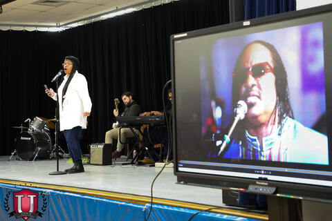 ພາບ 22 ຂອງ 35