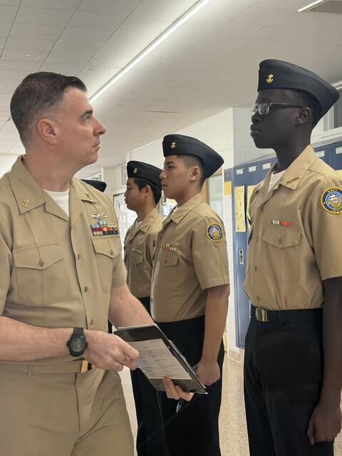 រូបភាព 7 នៃ 9