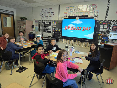 ၁၉ ရုပ်ပုံ ၁၁