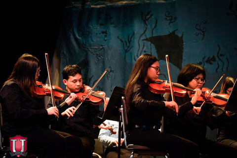 Students playing violin