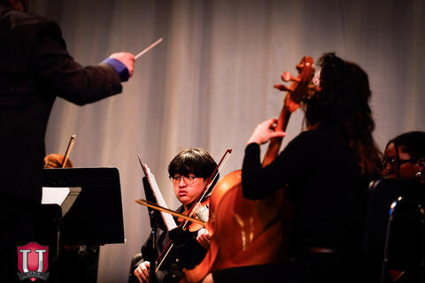 Students playing the violin