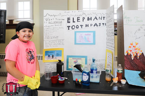 ၂၆ ရုပ်ပုံ ၁၄