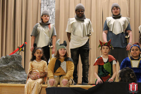 រូបភាព 23 នៃ 32