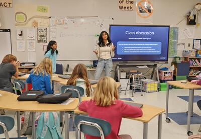 A photo of Diya teaching her AI class to Moharimet students during a Tiny Coders session.