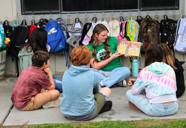 THS Leadership Students Take Part in "Read Across America"