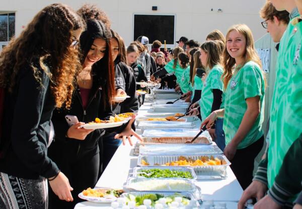 LINDA HAMERS FAMILY BLESSES FRESHMEN CLASS TO CELEBRATE ACADEMIC SUCCESS