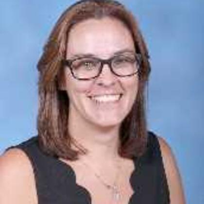 Photo of Lindsay Skelton