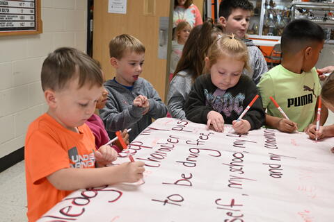 Red Ribbon Week Photo 08