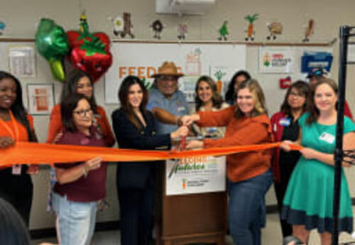 Lockhart ISD Celebrates Ribbon Cutting for Plum Creek Elementary’s New “Lion Market/Mercado de los Leones” Food Pantry