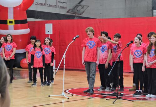 Emerson students singing at Maine South