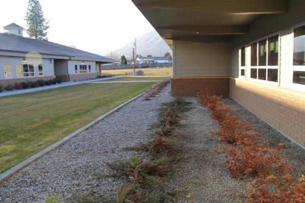 Lincoln Exterior between wings