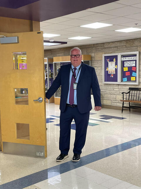 Dr. Kyle welcomes students to the McCracken office