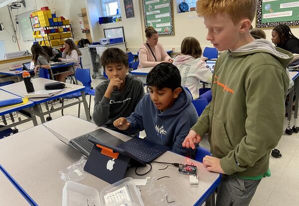 Roosevelt Recognized as an Apple Distinguished School